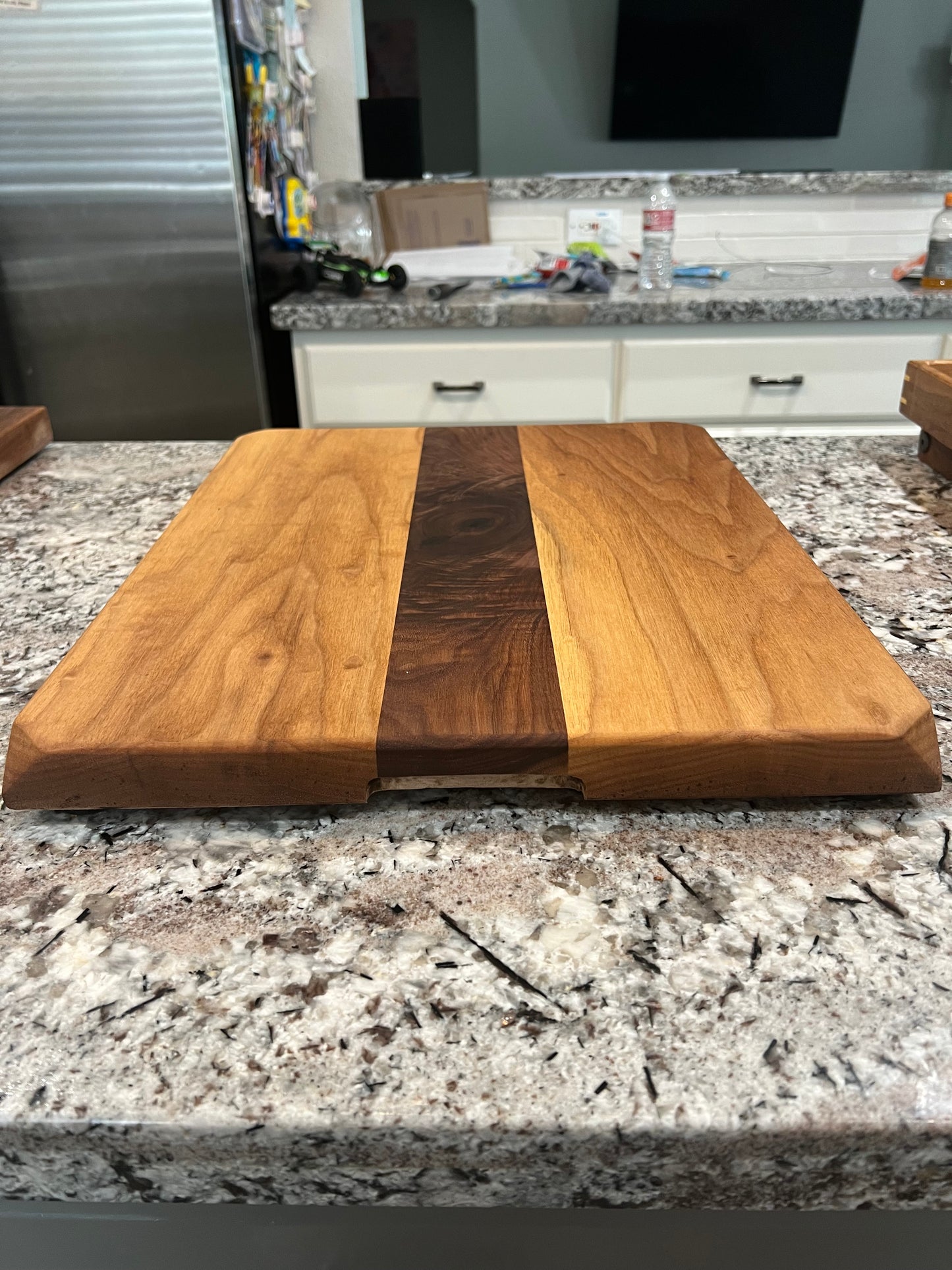 Medium cutting board