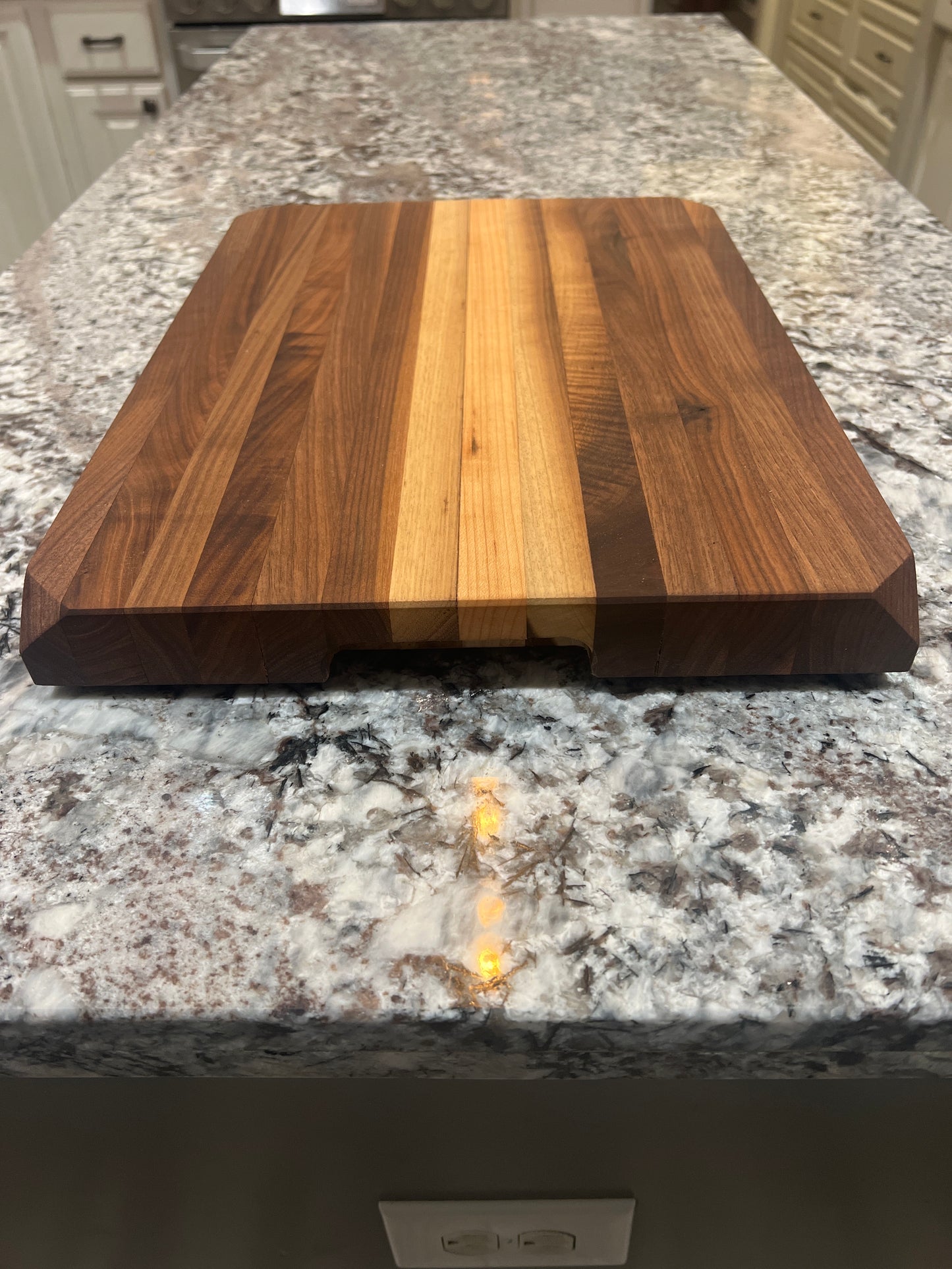 Medium cutting board