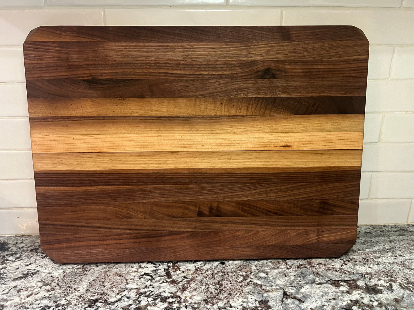 Medium cutting board